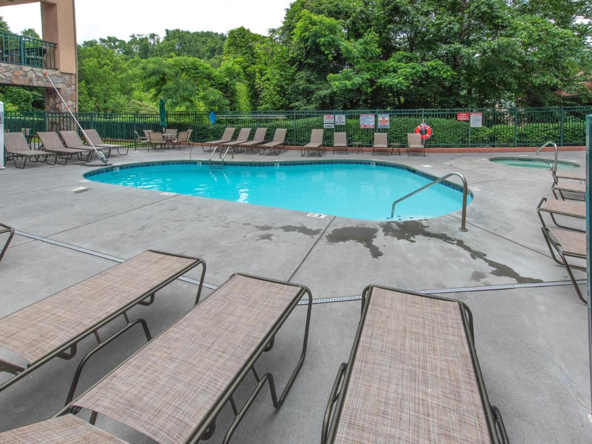 شقة City Bear, 2Br, Pool, Spa, Downtown Gatlinburg, Sleeps 6 المظهر الخارجي الصورة