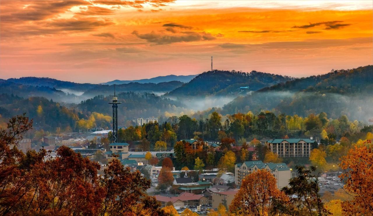 شقة City Bear, 2Br, Pool, Spa, Downtown Gatlinburg, Sleeps 6 المظهر الخارجي الصورة