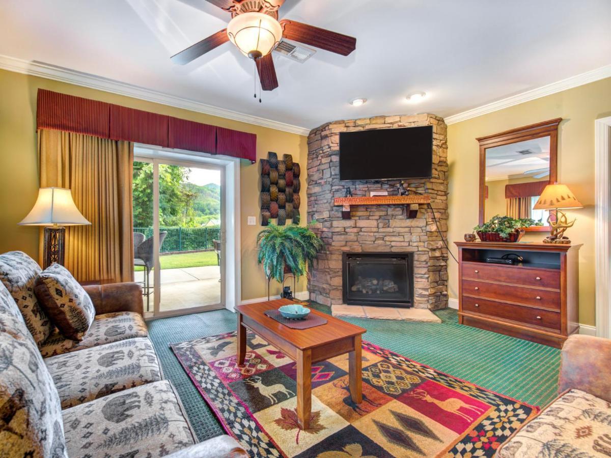 شقة City Bear, 2Br, Pool, Spa, Downtown Gatlinburg, Sleeps 6 المظهر الخارجي الصورة
