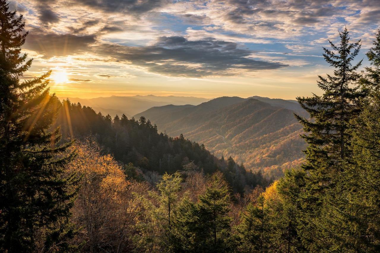 شقة City Bear, 2Br, Pool, Spa, Downtown Gatlinburg, Sleeps 6 المظهر الخارجي الصورة